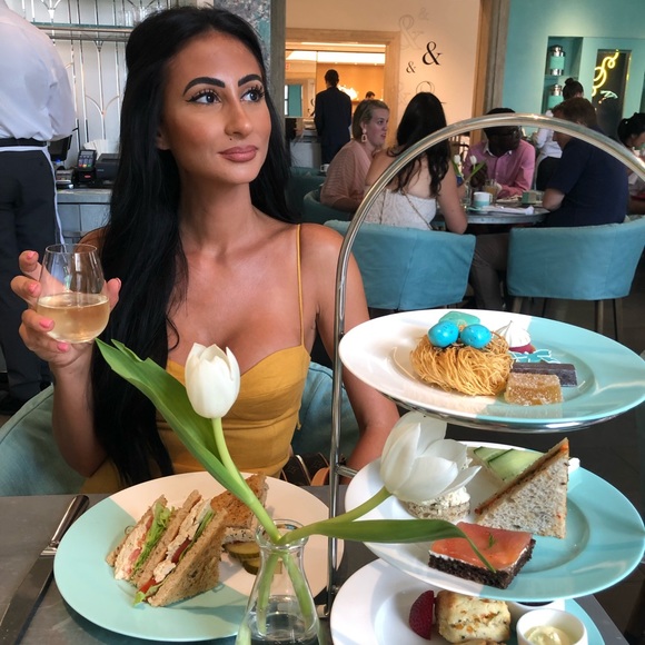 Welcome to my closet 💗 - Picture 5 of 8